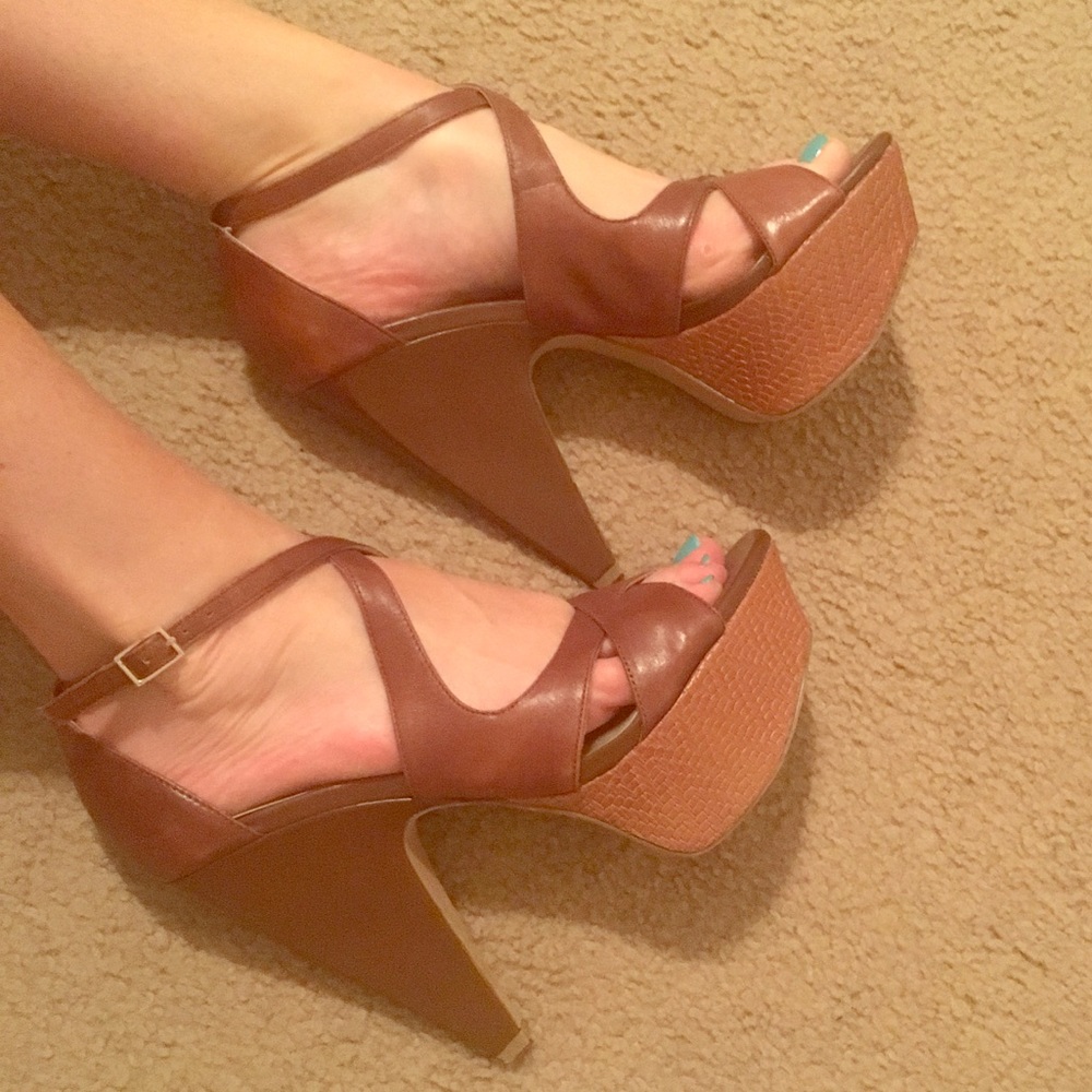 Jessica Simpson platform heels 8.5